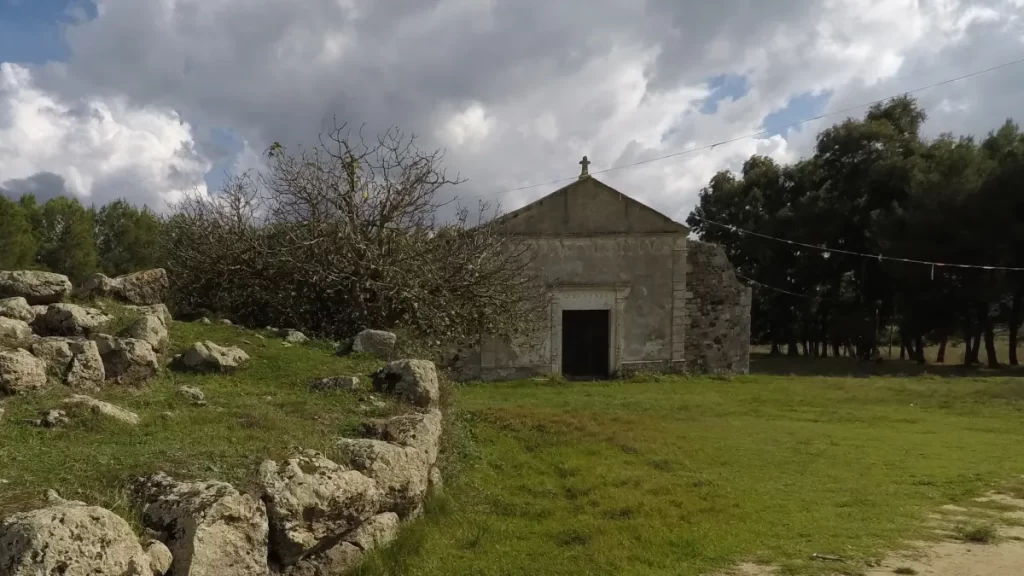 Valle dei nuraghi, chiese e monumenti storici