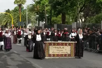 Durante la sfilata della Cavalcata Sarda di Sassari