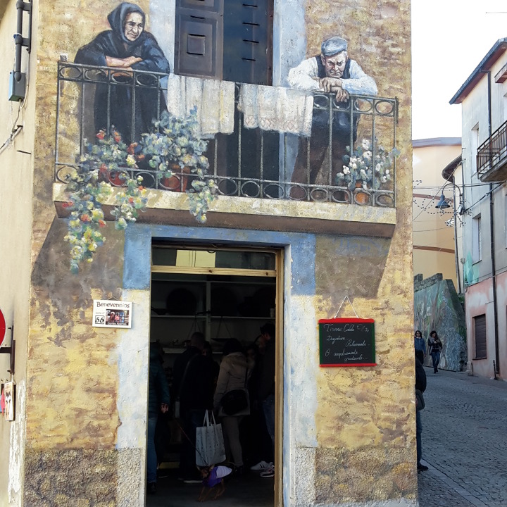 Cortes Apertas and murales in Fonni