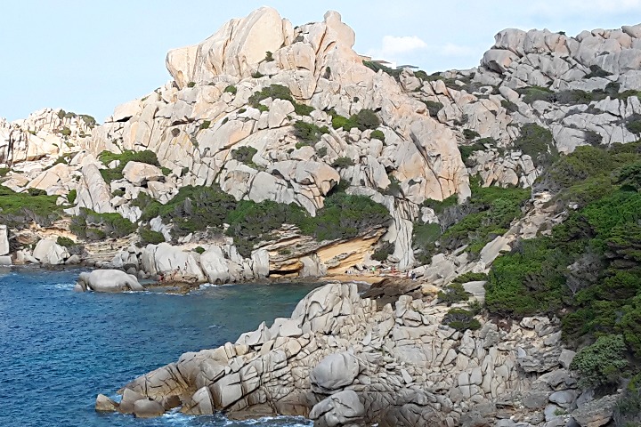 Cala Spinosa, cliffs