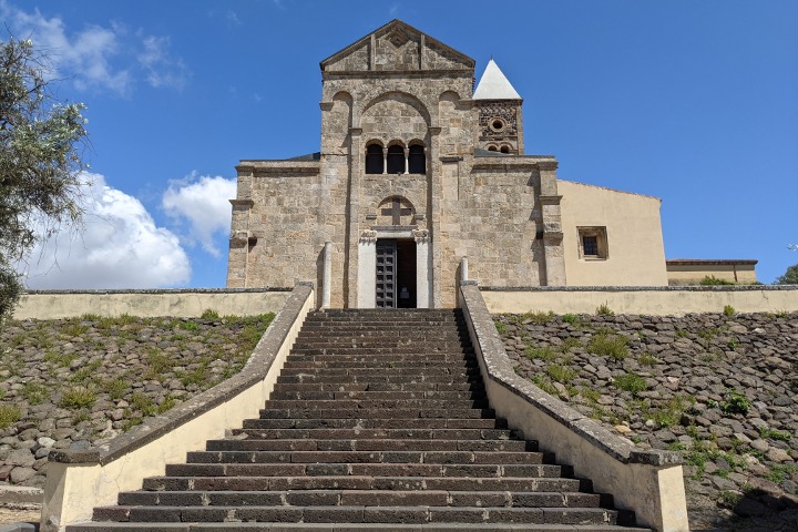 Santa Giusta, Basilica