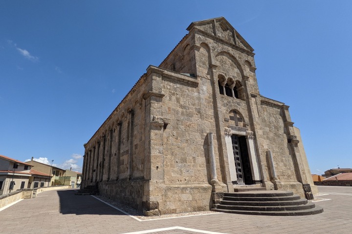 Basilica di Santa Giusta, la facciata