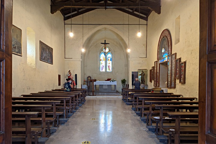 A l'intérieur de l'église