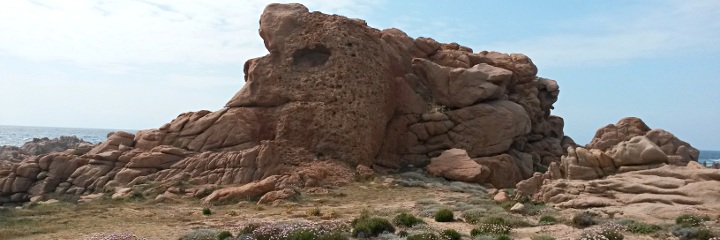 Rocce rosse presso Cala Sarraina