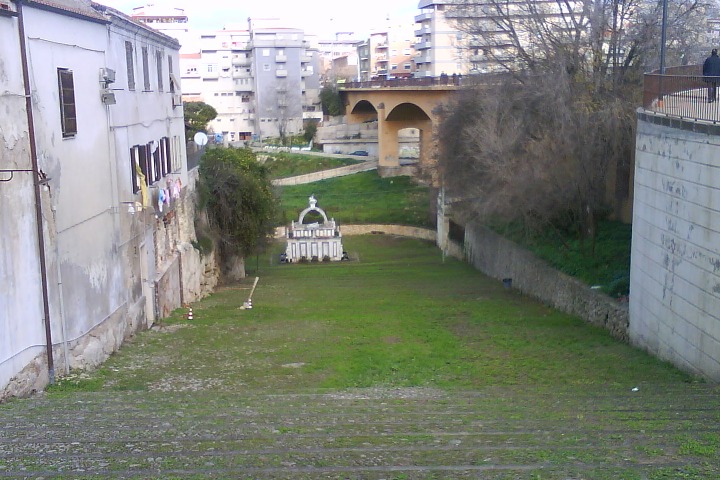 Footpath to the fountain