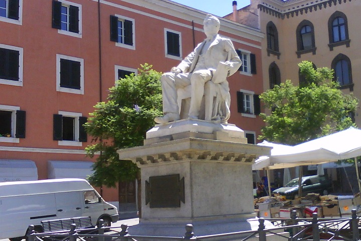 Piazza Tola
